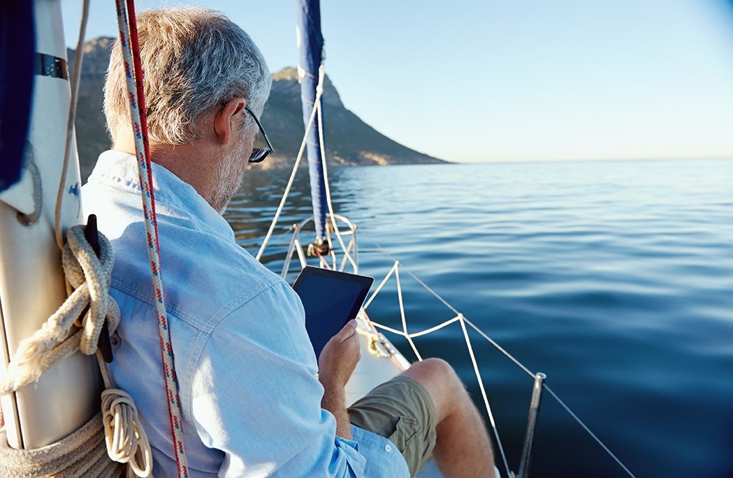 homme sur un bateau